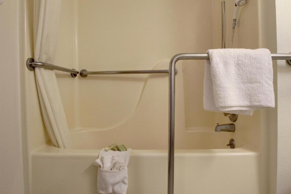 Super 8 by Wyndham Manhattan KS image 21