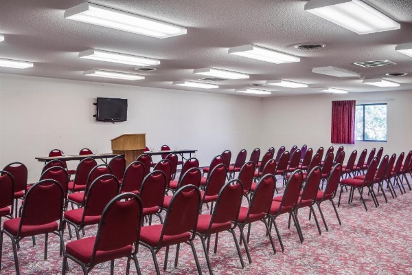 Super 8 by Wyndham Manhattan KS image 30